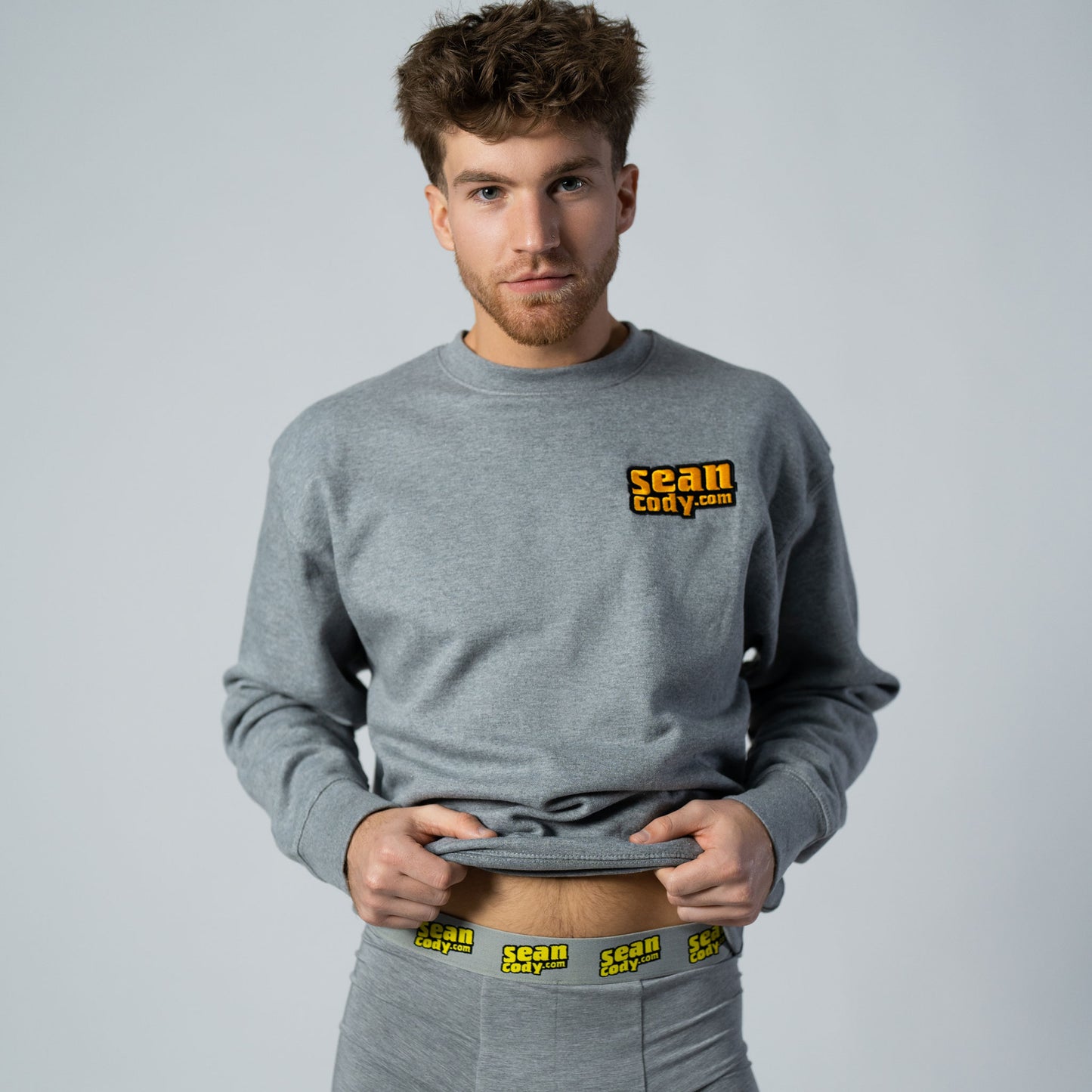 EMBROIDERED CREW NECK
